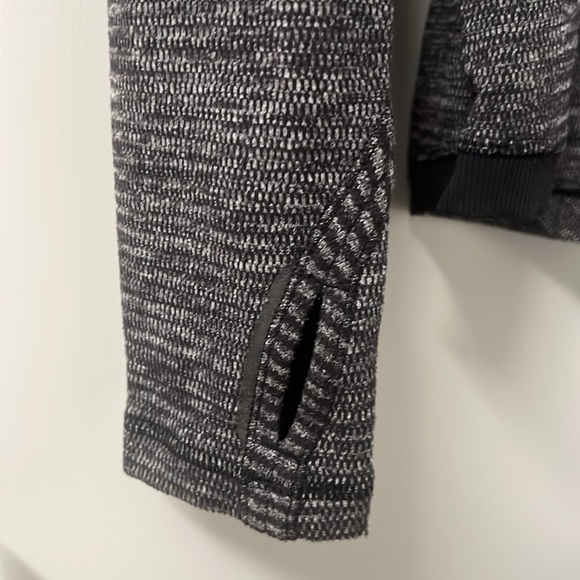 Lululemon Base Runner Long Sleeve- Heathered Black/ Black - Women’s Small - Picture 9 of 13